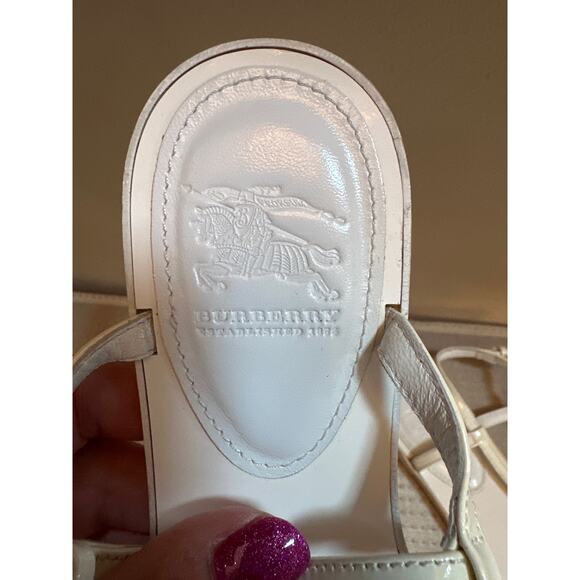 Burberry White Patent Leather Thong Slingback Sandals Size 37 & 37.5/ US 7.5 - Picture 4 of 6